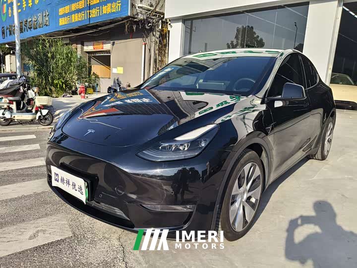 Tesla Model Y Long Range All-Wheel Drive