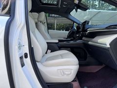 Toyota Sienna 2.5L Hybrid AWD Premium - ფოტო 8
