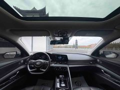Hyundai Elantra 2021 1.5L CVT Luxury - ფოტო 18
