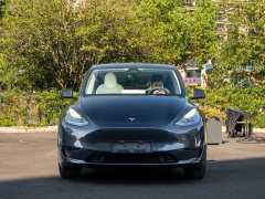 Tesla Model Y Rear-Wheel Drive - ფოტო 2