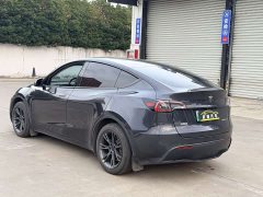 Tesla Model Y Rear-Wheel Drive - ფოტო 4