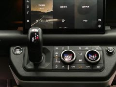 Land Rover Defender Facelift 110 3.0T P400 Dark Edition - ფოტო 12