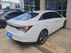 Hyundai Elantra 2022 1.5L CVT Luxury - ფოტო 3