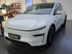 Tesla Model Y Rear-Wheel Drive - ფოტო 1