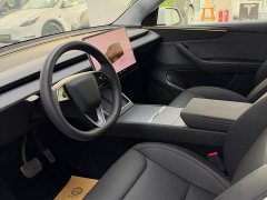 Tesla Model Y Rear-Wheel Drive - ფოტო 4