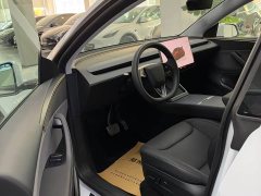 Tesla Model Y Rear-Wheel Drive - ფოტო 5