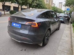 Tesla Model Y Rear-Wheel Drive - ფოტო 3