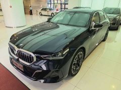 BMW 5 Series 530Li Luxury M Sport Package - ფოტო 1