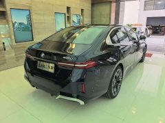 BMW 5 Series 530Li Luxury M Sport Package - ფოტო 12
