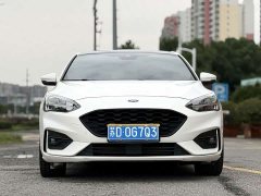 Ford Focus Hatchback EcoBoost 180 Automatic Trend - ფოტო 1