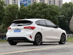 Ford Focus Hatchback EcoBoost 180 Automatic Trend - ფოტო 3