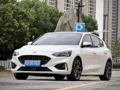 Ford Focus Hatchback EcoBoost 180 Automatic Trend - ფოტო 4