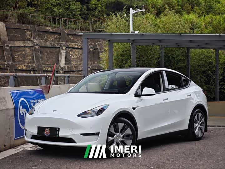 Tesla Model Y Standard Range RWD