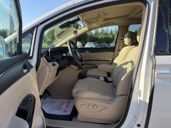 Buick GL8 New Energy Lusang Respect Edition - ფოტო 8