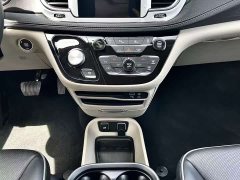 Dodge Caravan Chrysler Pacifica PHEV (Imported) 2019 3.6L Plug-in Hybrid - photo 14