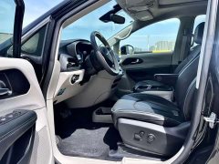 Dodge Caravan Chrysler Pacifica PHEV (Imported) 2019 3.6L Plug-in Hybrid - photo 9