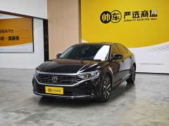 Volkswagen Passat 330TSI Luxury - ფოტო 1