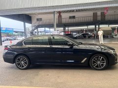 BMW 5 Series 525Li M Sport Package - ფოტო 11