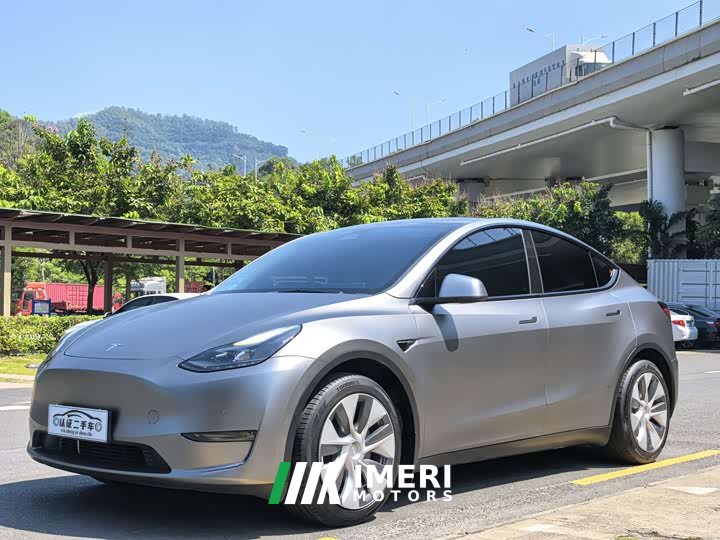 Tesla Model Y Standard Range RWD