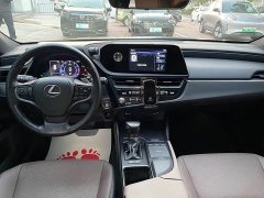 Lexus ES 200 Excellence Edition - ფოტო 10