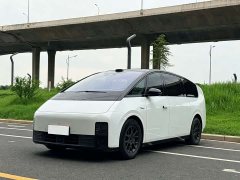 Li Auto MEGA Home Family Edition - ფოტო 1