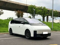 Li Auto MEGA Home Family Edition - ფოტო 3