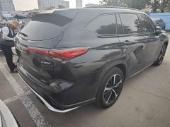 Toyota Crown Venza 2022 2.5L HEV AWD Premium - ფოტო 2