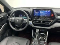 Toyota Crown Venza 2022 2.5L HEV AWD Premium - ფოტო 12