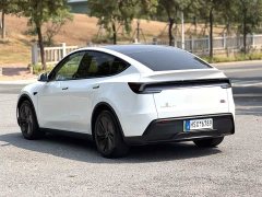 Tesla Model Y Long Range All-Wheel Drive Launch Edition - ფოტო 4