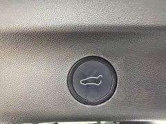Tesla Model Y Rear-Wheel Drive - ფოტო 13