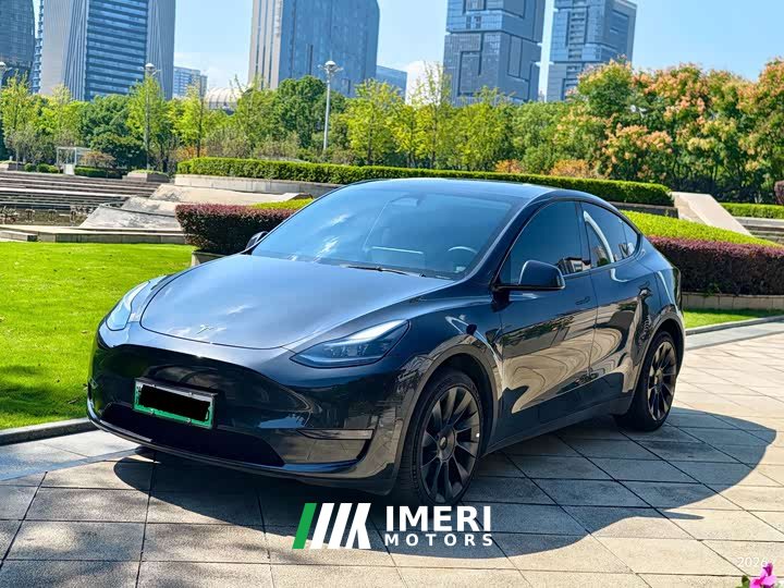 Tesla Model Y Long Range All-Wheel Drive