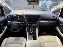Toyota Alphard Hybrid 2.5L Luxury - ფოტო 3