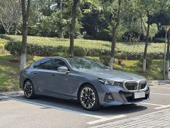 BMW 5 Series 530Li Luxury M Sport Package - ფოტო 1