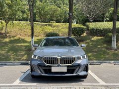 BMW 5 Series 530Li Luxury M Sport Package - ფოტო 3