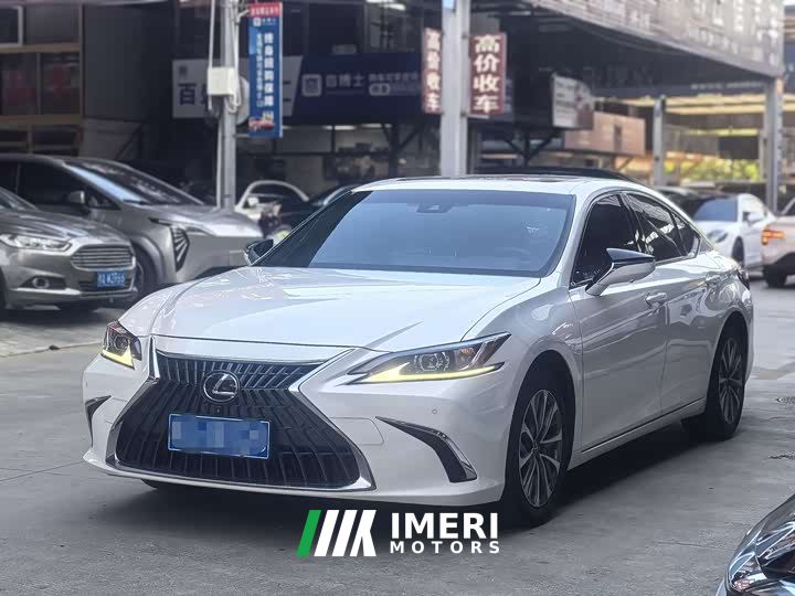 Lexus ES 200 Premium Edition