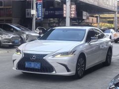 Lexus ES 200 Premium Edition - ფოტო 1