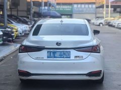 Lexus ES 200 Premium Edition - ფოტო 3