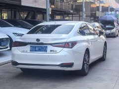 Lexus ES 200 Premium Edition - ფოტო 4