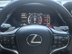 Lexus ES 200 Premium Edition - ფოტო 9