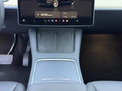Tesla Model Y Long Range All-Wheel Drive - ფოტო 10