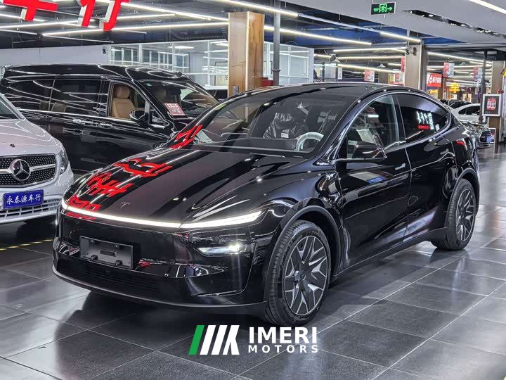 Tesla Model Y L Long Range All-Wheel Drive