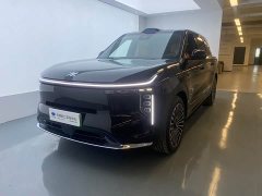IM Motors Zhiji LS8 52 Max Luxury Six-Seater - ფოტო 1
