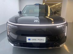 IM Motors Zhiji LS8 52 Max Luxury Six-Seater - ფოტო 2