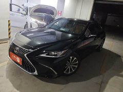 Lexus ES 200 Excellence Edition - ფოტო 1