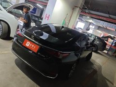 Lexus ES 200 Excellence Edition - ფოტო 6