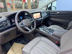 Volkswagen Viloran 330TSI Luxury - ფოტო 5