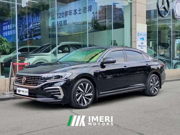 Volkswagen Passat 330TSI Luxury