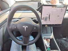 Tesla Model Y Standard Range RWD - ფოტო 11
