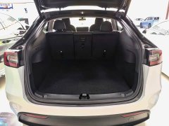 Tesla Model Y Rear-Wheel Drive - ფოტო 16