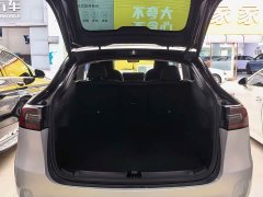 Tesla Model Y Rear-Wheel Drive - ფოტო 17